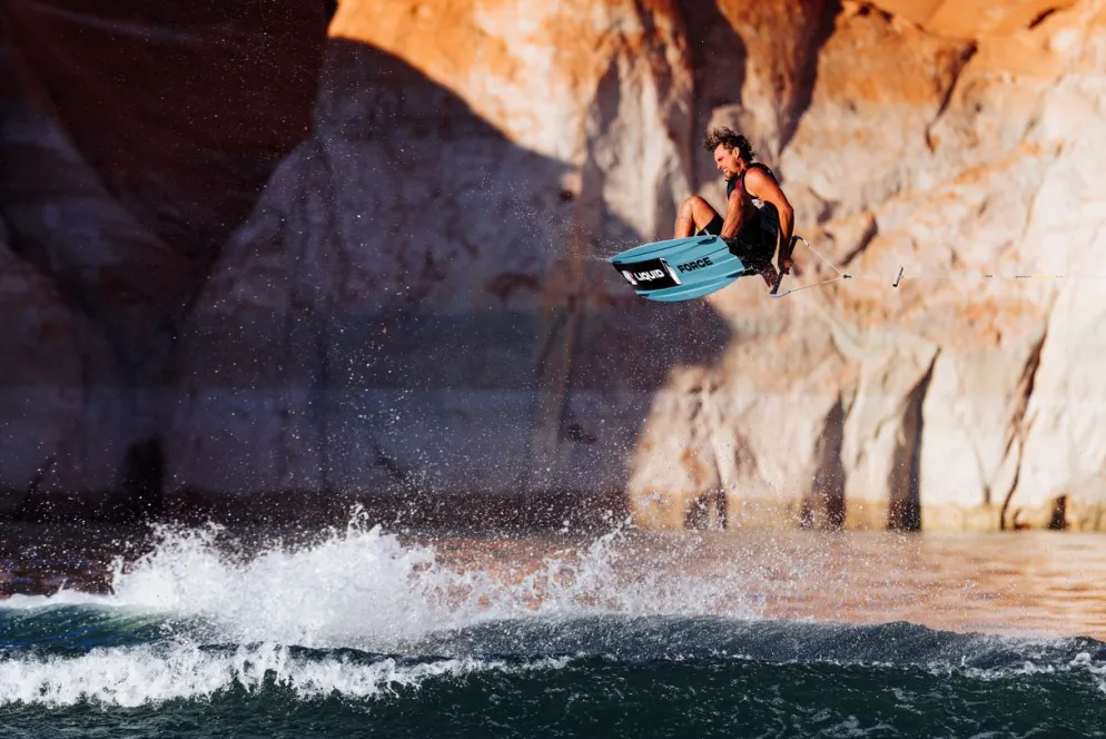 Liquid Force Remedy Wakeboard | Transit 6x Bindings 2026